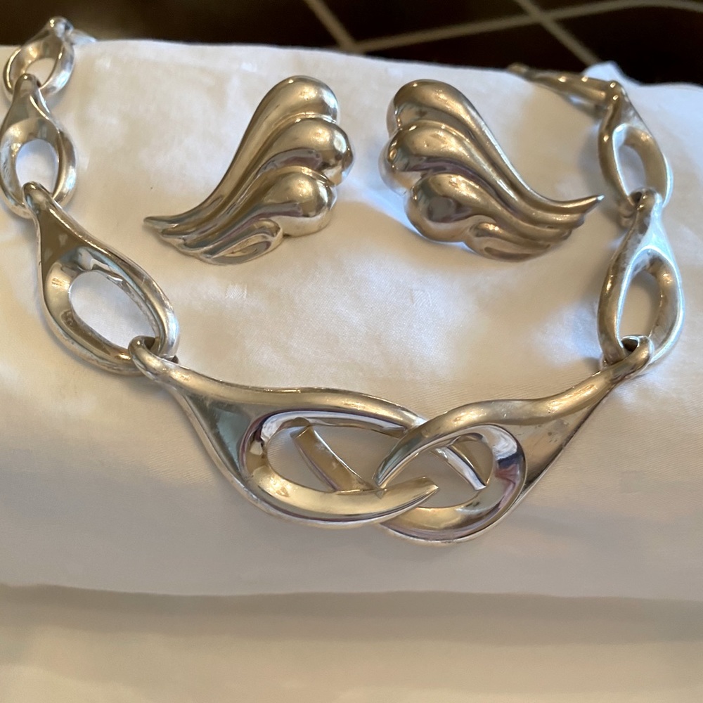 Silver Linked Necklace and Wing Earring Set